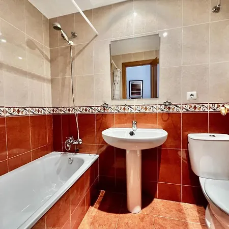 Spacious Near Plaza America *