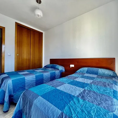 Spacious Near Plaza America Apartment Alicante