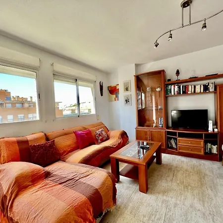Spacious Near Plaza America *
