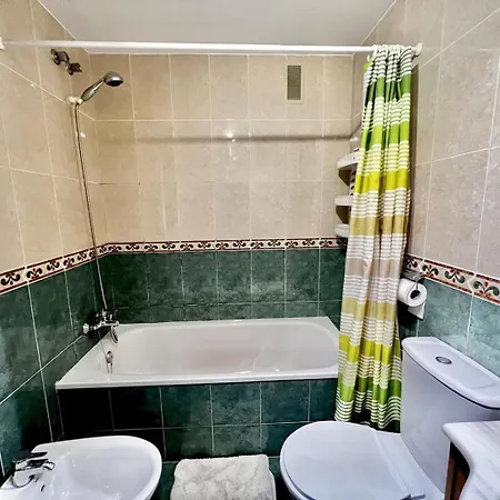 Spacious Near Plaza America Alicante