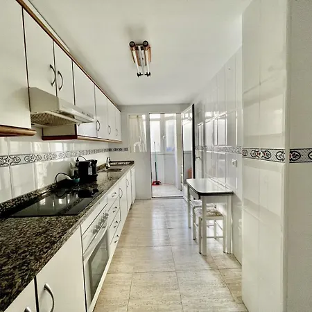 Apartment Spacious Near Plaza America Alicante