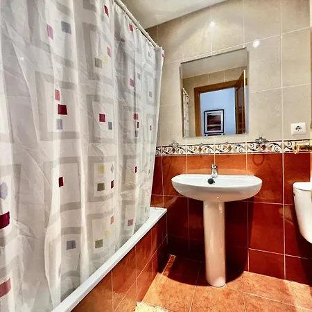 Spacious Near Plaza America * Alicante